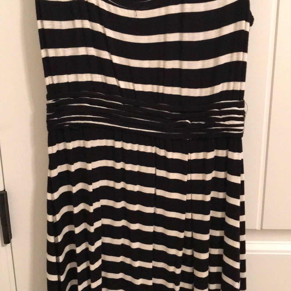 Max Studio Dress 🖤 - Picture 2 of 3